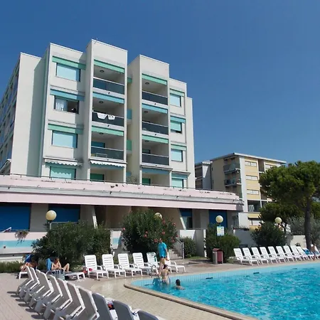 Modern Seafront With Pool And Terrace Bibione
