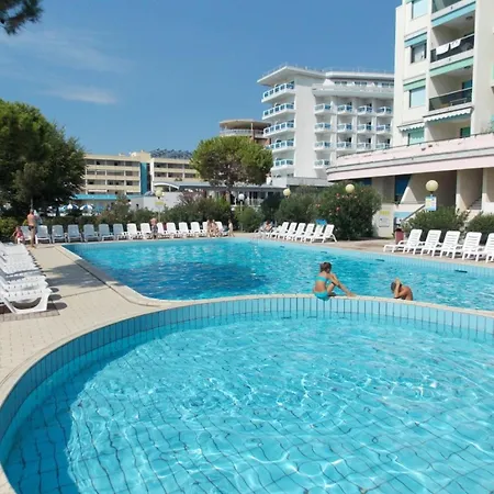 Modern Seafront With Pool And Terrace Bibione