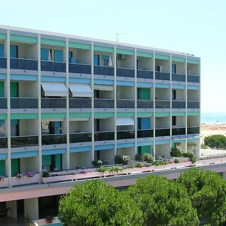 Seafront With Pool In Apartment *