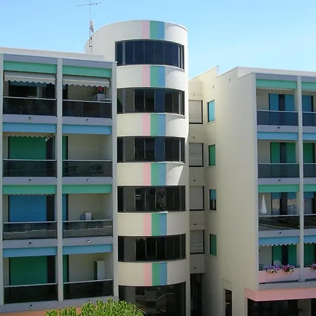 Apartment Seafront With Pool In Bibione