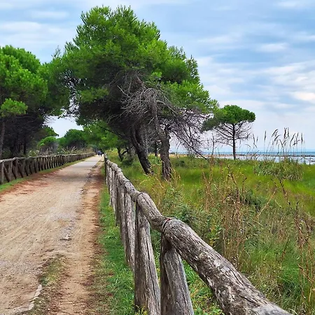 Apartment Seafront With Pool In Bibione