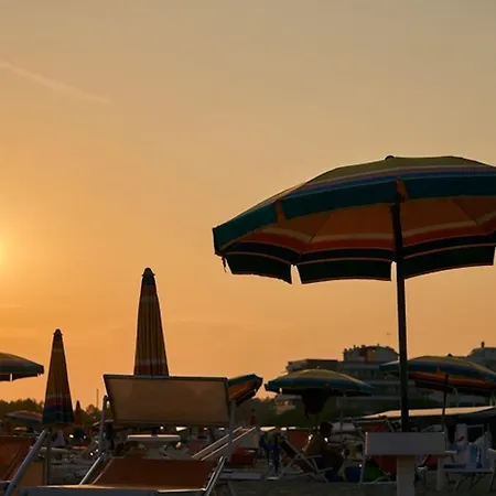 Seafront With Pool In *