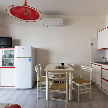 Apartment Seafront With Pool In Bibione