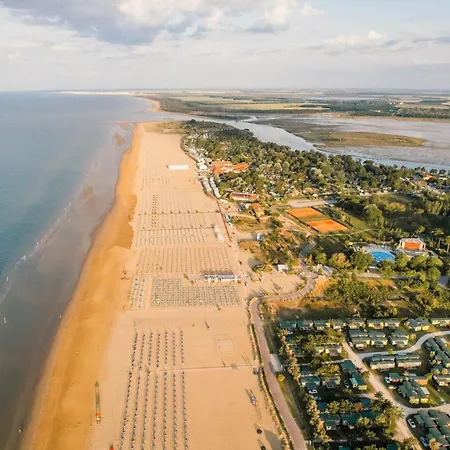 Apartment Seafront With Pool In Bibione