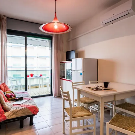 Apartment Seafront With Pool In Bibione