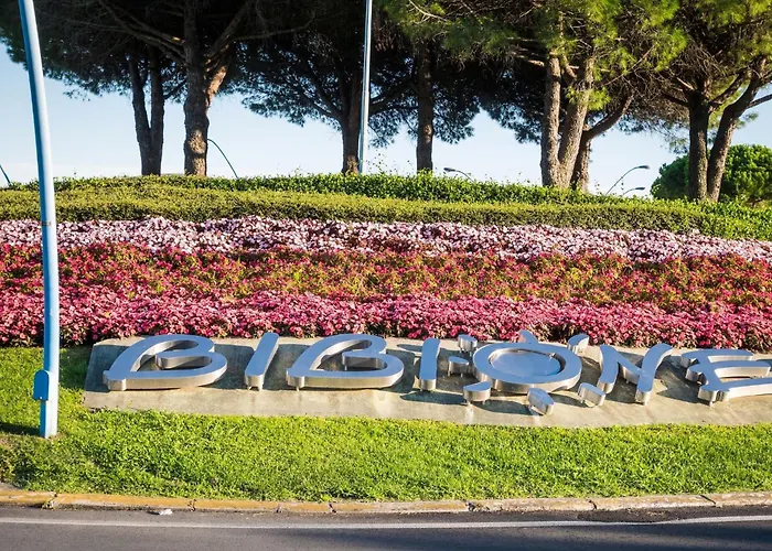 Modern Seafront With Pool And Terrace Bibione